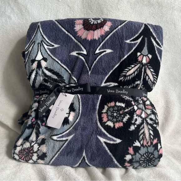 NWT Vera Throw Blanket - Ornate Blooms - Picture 2 of 3